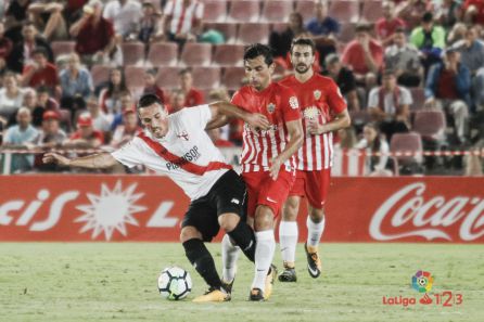 Tino Costa es uno de los grandes fichajes del Almería Tino Costa es uno de los grandes fichajes del Almería