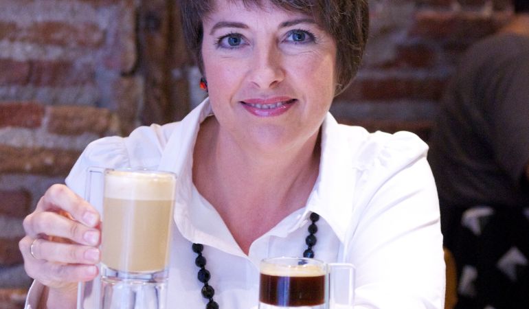La artista Ana Hernando puede presumir de sus tazas reversibles, además autónoma con obra internacional La artista Ana Hernando puede presumir de sus tazas reversibles, además autónoma con obra internacional