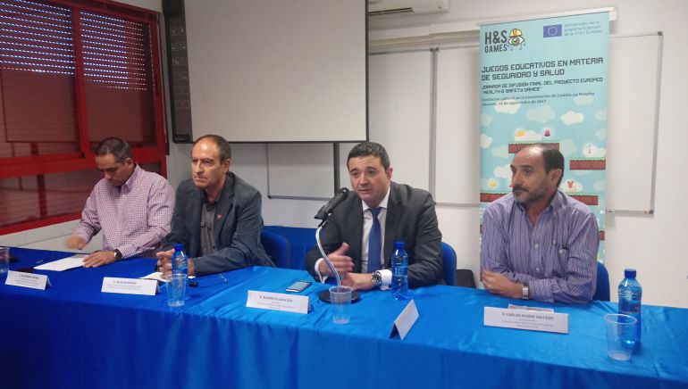 El director provincial de Economía, Nicolás Merino, estuvo acompañado del presidente de la Fundación Laboral de la Construcción de Castilla-La Mancha, Álvaro Villaescusa (CNC); y los representantes de UGT-FICA y CCOO en Construcción y Servicios, Carlos Duque y Alejandro Jiménez, respectivamente. El director provincial de Economía, Nicolás Merino, estuvo acompañado del presidente de la Fundación Laboral de la Construcción de Castilla-La Mancha, Álvaro Villaescusa (CNC); y los representantes de UGT-FICA y CCOO en Construcción y Servicios, Carlos Duque y Alejandro Jiménez, respectivamente.