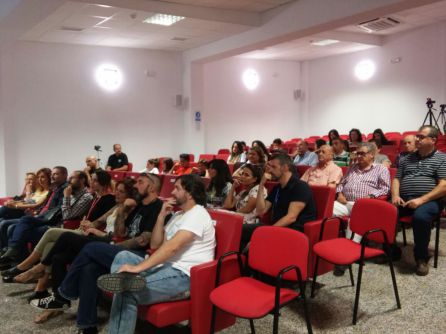 Público asistente a la presentación-inauguración Público asistente a la presentación-inauguración