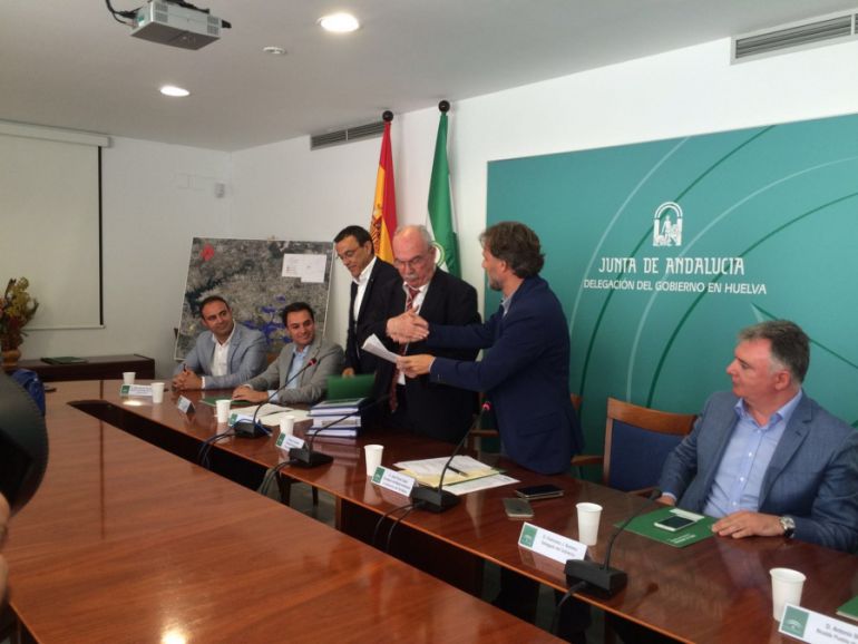 20 millones de euros para regar 9.327 hectáreas en la comarca del Andévalo 20 millones de euros para regar 9.327 hectáreas en la comarca del Andévalo