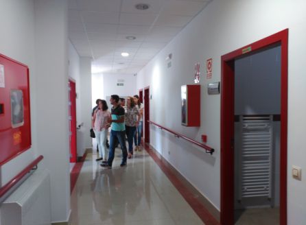 Las autoridades locales recorren las instalaciones de la residencia para conocer las caracteristicas de las instalaciones Las autoridades locales recorren las instalaciones de la residencia para conocer las caracteristicas de las instalaciones