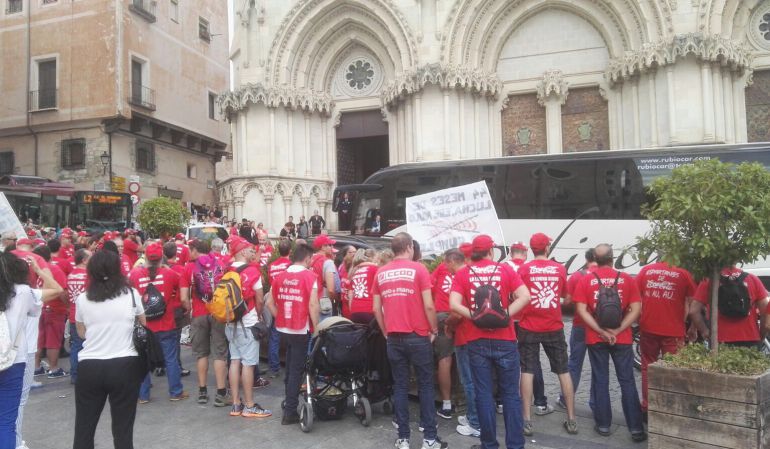 Marcos de Quinto denunciará a los manifestantes que acudieron a su boda Marcos de Quinto denunciará a los manifestantes que acudieron a su boda