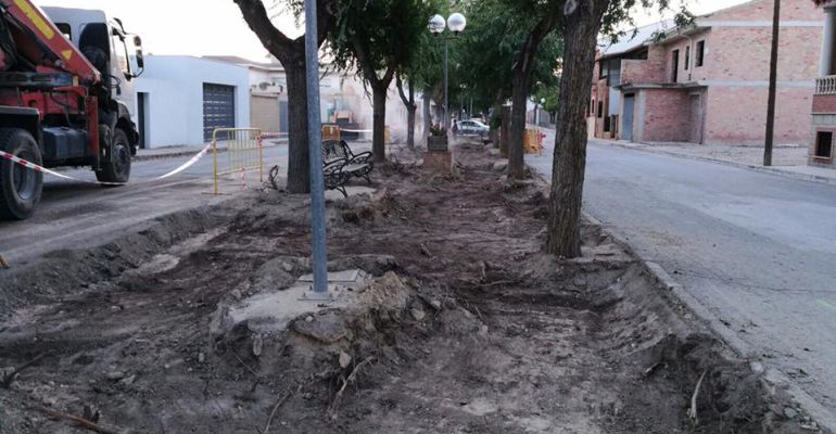 Obras en los acerados de la zona Sánchez Bonil de Peal de Becerro. Obras en los acerados de la zona Sánchez Bonil de Peal de Becerro.