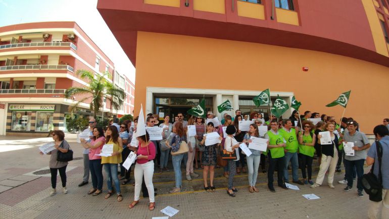 Funcionarios de justicia concentrados a las puertas de los Juzgados de San José Funcionarios de justicia concentrados a las puertas de los Juzgados de San José