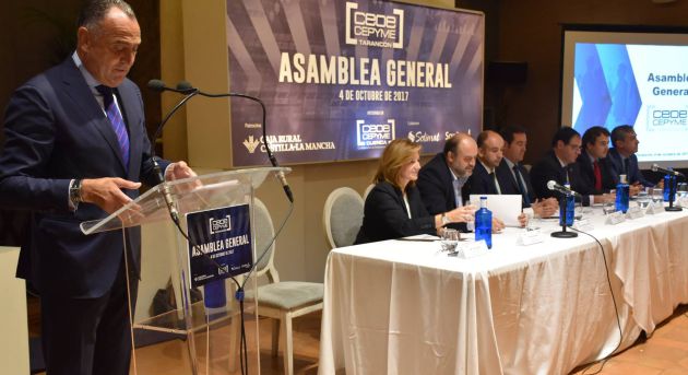 Enrique Calonge, Librado Loriente y la familia Loriente Piqueras, reconocidas en la asamblea de CEOE Cepyme Enrique Calonge, Librado Loriente y la familia Loriente Piqueras, reconocidas en la asamblea de CEOE Cepyme