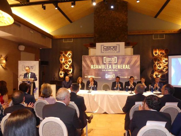 Enrique Calonge, Librado Loriente y la familia Loriente Piqueras, reconocidas en la asamblea de CEOE Cepyme Enrique Calonge, Librado Loriente y la familia Loriente Piqueras, reconocidas en la asamblea de CEOE Cepyme