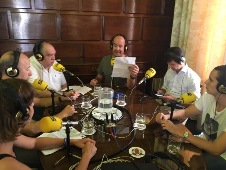 Debate de los grupos municipales en Plaza Pública, en Hoy por Hoy Zaragoza desde el Ayuntamiento de Zaragoza Debate de los grupos municipales en Plaza Pública, en Hoy por Hoy Zaragoza desde el Ayuntamiento de Zaragoza