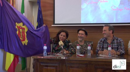 Momento en el que Cristina Medina reivindica ante el alcalde de Cazorla mejoras técnicas para el Teatro de la Merced Momento en el que Cristina Medina reivindica ante el alcalde de Cazorla mejoras técnicas para el Teatro de la Merced