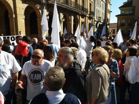 Manifestantes de Hablamos Asturias, en Oviedo Manifestantes de Hablamos Asturias, en Oviedo