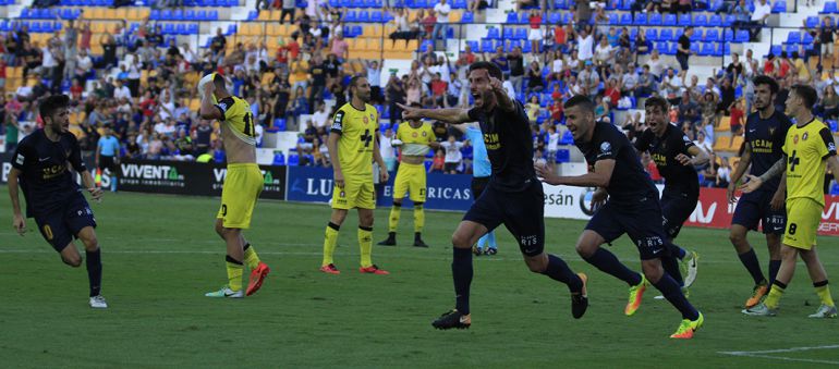 El UCAM bate al Lorca Dva. in extremis, cae el Jumilla y se agrava la crisis del Cartagena El UCAM bate al Lorca Dva. in extremis, cae el Jumilla y se agrava la crisis del Cartagena