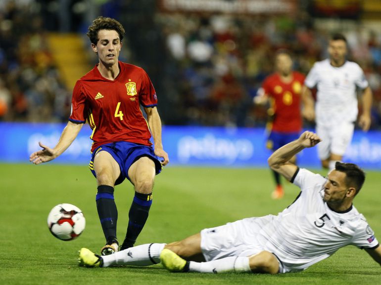 Alvaro Odriozola con la camiseta de la selección española Alvaro Odriozola con la camiseta de la selección española
