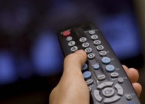 La televisión, que emite sin licencia, sigue albergando publicidad institucional