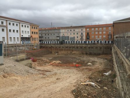 Las obras del aparcamiento de Astrana Marín llevan varios años paralizadas Las obras del aparcamiento de Astrana Marín llevan varios años paralizadas