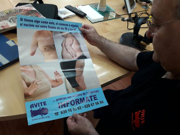 Primer cartel editado por AVITE para dar a conocer a posibles afectados esta afección, de la que nada de sabía en España en los 80. Primer cartel editado por AVITE para dar a conocer a posibles afectados esta afección, de la que nada de sabía en España en los 80.
