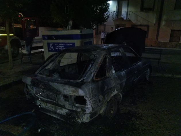 Salen ardiendo 3 vehículos en un período de 10 minutos en Yunquera de Henares y Fontanar (Guadalajara): Arden durante la noche 3 vehículos en Yunquera de Henares y Fontanar Salen ardiendo 3 vehículos en un período de 10 minutos en Yunquera de Henares y Fontanar (Guadalajara): Arden durante la noche 3 vehículos en Yunquera de Henares y Fontanar