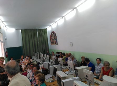 Asistentes a la charla sobre la junta arbitral de consumo y el recibo de la luz Asistentes a la charla sobre la junta arbitral de consumo y el recibo de la luz