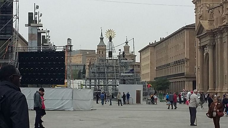 La estructura piramidal de la Ofrenda de Flores pesa 40 toneladas La estructura piramidal de la Ofrenda de Flores pesa 40 toneladas