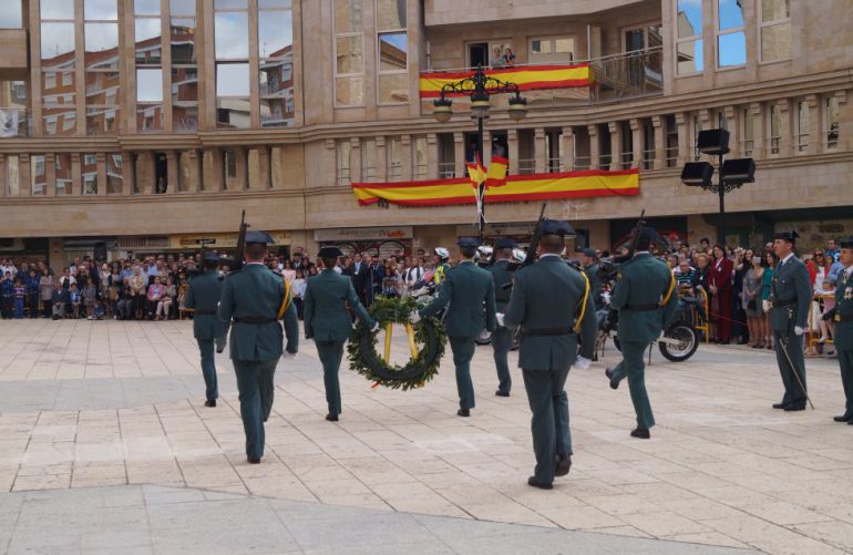 Imagen de archivo del desfile de la Guardia Civil en la Plaza de la Virgen de los Llanos Imagen de archivo del desfile de la Guardia Civil en la Plaza de la Virgen de los Llanos