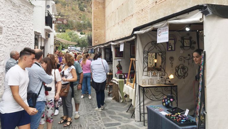 Primera jornada de la feria turística y artesanal de la Alpujarra, en Pampaneira (Granada) Primera jornada de la feria turística y artesanal de la Alpujarra, en Pampaneira (Granada)