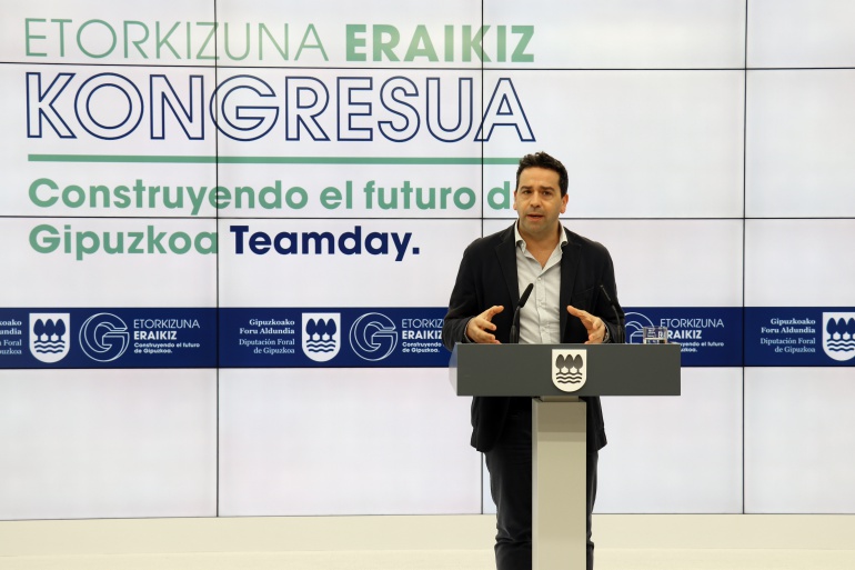 Imanol Lasa en la presentación de los detalles del I Congreso Internacional de Etorkizuna Eraikiz. Imanol Lasa en la presentación de los detalles del I Congreso Internacional de Etorkizuna Eraikiz.