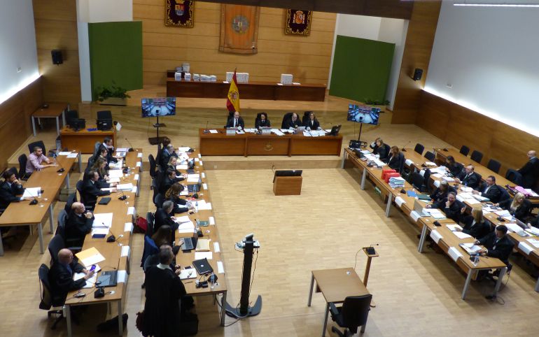 Un momento del juicio en la Facultad de Económicas de Cáceres. Un momento del juicio en la Facultad de Económicas de Cáceres.
