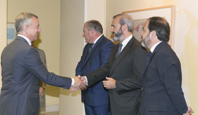 Homenaje CONFEBASK empresarios amenazados ETA: "Queremos recordar la soledad, transformada en hostigamiento, durante los 'años de plomo'" Homenaje CONFEBASK empresarios amenazados ETA: "Queremos recordar la soledad, transformada en hostigamiento, durante los 'años de plomo'"