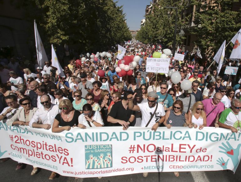 Bajo el lema "Granada por una sanidad pública y digna" la manifestación organizada por la asociación Justicia por la Sanidad, que lidera Jesús Candel, partía a las 12 de la Delegación de Salud en la Caleta de Granada para reivindicar una sanidad digna para Andalucía Bajo el lema "Granada por una sanidad pública y digna" la manifestación organizada por la asociación Justicia por la Sanidad, que lidera Jesús Candel, partía a las 12 de la Delegación de Salud en la Caleta de Granada para reivindicar una sanidad digna para Andalucía