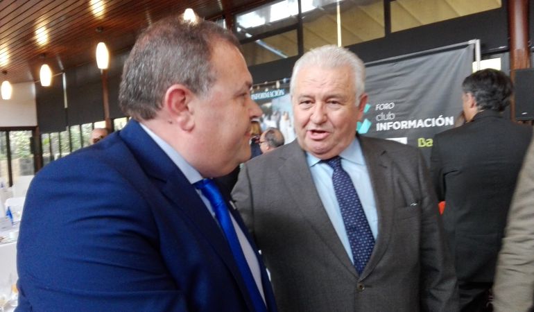 Cristóbal Navarro, presidente de CEPYME, (i), junto a Francisco Gómez, de COEPA, en un reciente acto con empresarios. Cristóbal Navarro, presidente de CEPYME, (i), junto a Francisco Gómez, de COEPA, en un reciente acto con empresarios.