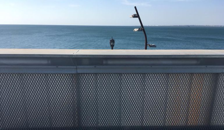 Visión de la bahía de Cádiz desde la pérgola-mirador de Santa Bárbara Visión de la bahía de Cádiz desde la pérgola-mirador de Santa Bárbara