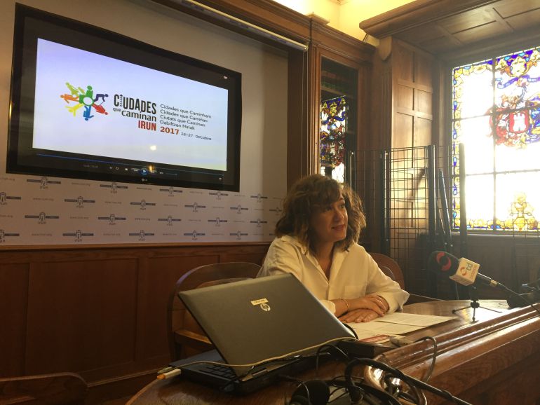 La delegada de movilidad, Cristina Laborda, en la presentación del Congreso "Ciudades que Caminan".