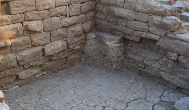 Parte de la fachada del anfiteatro romano Parte de la fachada del anfiteatro romano