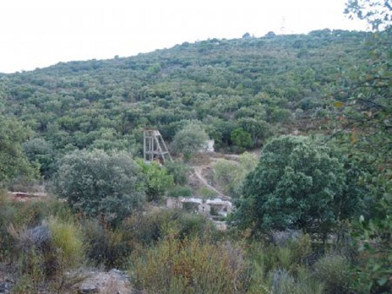 Paraje de la antigua mina de Valdeflores en la Sierra de la Mosca de Cáceres. Paraje de la antigua mina de Valdeflores en la Sierra de la Mosca de Cáceres.