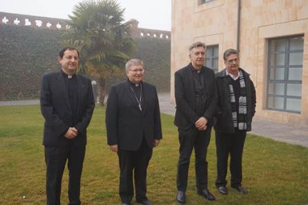 De izquierda a derecha: D.José Luis Castro, D. Juan Antonio Menéndez, D. Carlos García y D. Javier Redondo De izquierda a derecha: D.José Luis Castro, D. Juan Antonio Menéndez, D. Carlos García y D. Javier Redondo