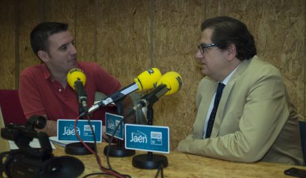 A la derecha, el comisario de la exposición y gerente de la Fundación Caja Rural de Jaén, José Luis García-Lomas. A la derecha, el comisario de la exposición y gerente de la Fundación Caja Rural de Jaén, José Luis García-Lomas.