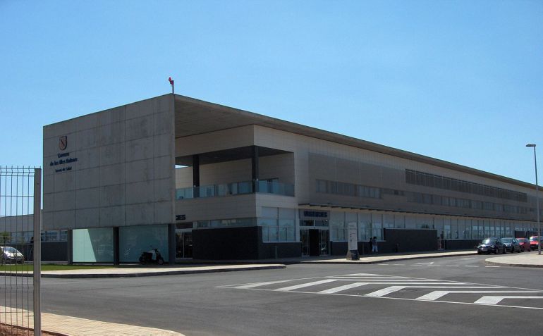 Roser Sánchez ingresó en el hospital Mateu Orfila para una cirugía menor que se complicó y acabó con su vida. Roser Sánchez ingresó en el hospital Mateu Orfila para una cirugía menor que se complicó y acabó con su vida.