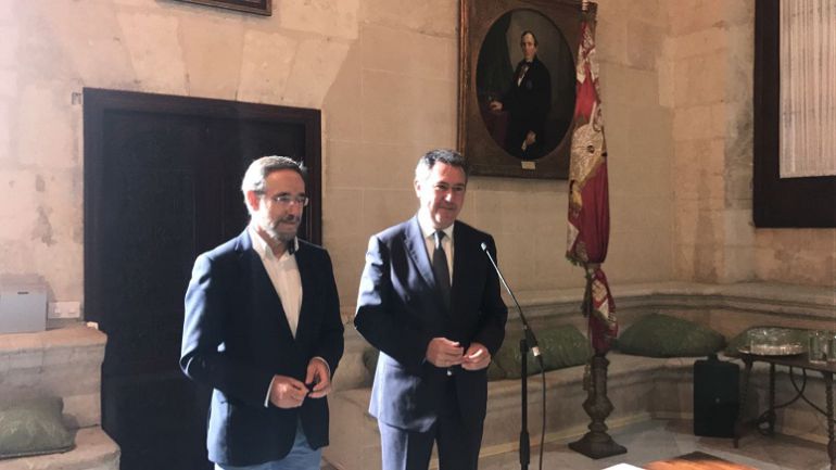 Felipe López, consejero de Fomento y Juan Espadas, alcalde de Sevilla Felipe López, consejero de Fomento y Juan Espadas, alcalde de Sevilla
