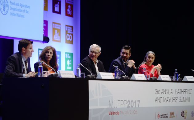 El Alcalde de Valencia,en el primero de los actos del encuentro de alcaldes por la alimentación El Alcalde de Valencia,en el primero de los actos del encuentro de alcaldes por la alimentación
