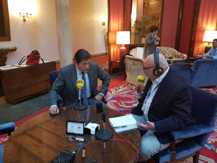 El Presidente del Principado, Javier Fernández, interviene en "Asturias hoy por hoy" El Presidente del Principado, Javier Fernández, interviene en "Asturias hoy por hoy"