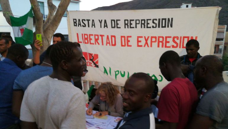 Vecinos de Albuñol se manifiestan reivincidando sus derechos laborales Vecinos de Albuñol se manifiestan reivincidando sus derechos laborales