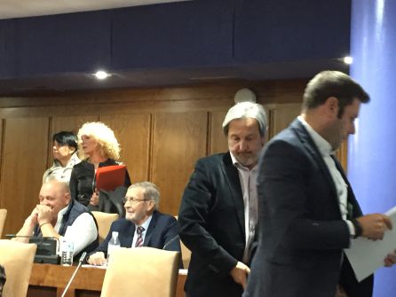 Los cuatro concejales, dos de Coalición por el Bierzo y las dos de Ciudadanos, abandonaron el pleno Los cuatro concejales, dos de Coalición por el Bierzo y las dos de Ciudadanos, abandonaron el pleno