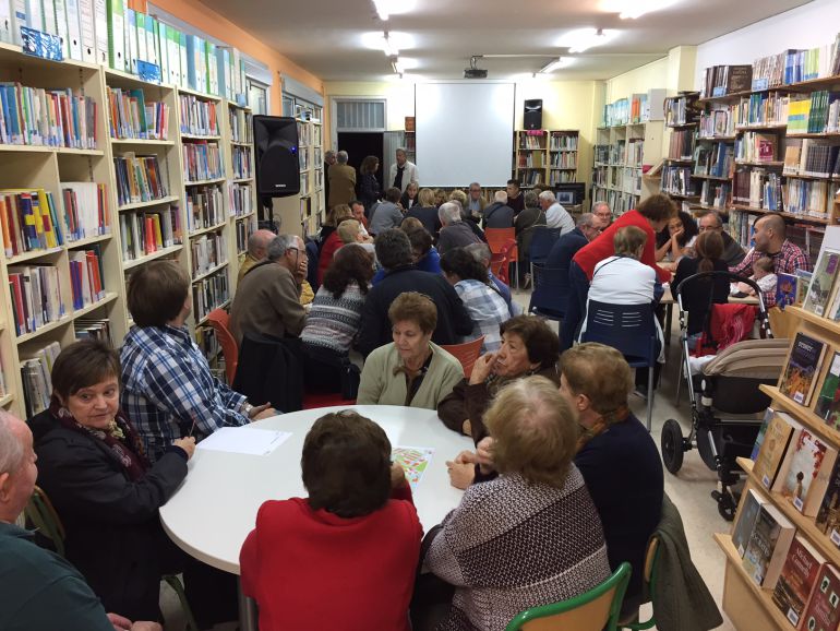 Vecinos de Larreaundi en la primera cita de participación ciudadana.