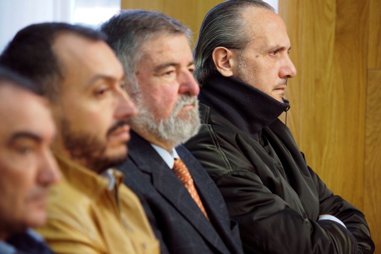 Jorge Dorribo (d) en el banquillo junto a otros tres acusados. Jorge Dorribo (d) en el banquillo junto a otros tres acusados.