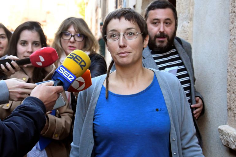 La concejala del pueblo valenciano de Catarroja Datxu Peris, a su salida del juicio que se celebra en el Juzgado de Sepúlveda, donde ha declarado por un delito contra el derecho al honor del torero Víctor Barrio derivado de los comentarios que realizó en las redes sociales tras su muerte La concejala del pueblo valenciano de Catarroja Datxu Peris, a su salida del juicio que se celebra en el Juzgado de Sepúlveda, donde ha declarado por un delito contra el derecho al honor del torero Víctor Barrio derivado de los comentarios que realizó en las redes sociales tras su muerte