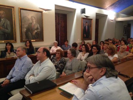 La presentacion del plan de salud local despierta el interes de un gran número de personas que asistieron al salun de plenos La presentacion del plan de salud local despierta el interes de un gran número de personas que asistieron al salun de plenos