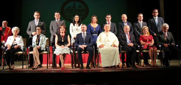 Foto de los galardonados con las distinciones honoríficas del Ayuntamiento de Córdoba 2017 Foto de los galardonados con las distinciones honoríficas del Ayuntamiento de Córdoba 2017