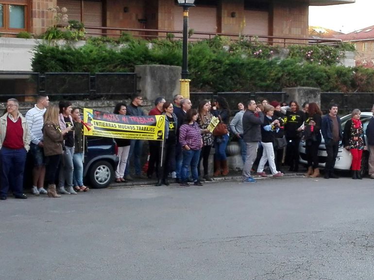 Protestas a la puerta del Hotel Real. Protestas a la puerta del Hotel Real.
