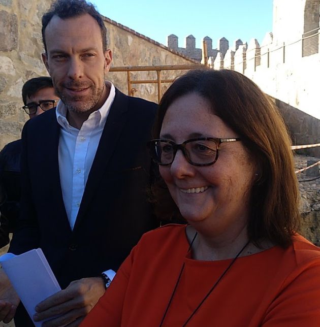 Héctor Palencia, teniente alcalde de Servicios a la Ciudad, Patrimonio y Turismo y Rosa Ruiz Entrecanales, arqueóloga del Ayuntamiento de Ávila explican los hallazgos arqueológicos Héctor Palencia, teniente alcalde de Servicios a la Ciudad, Patrimonio y Turismo y Rosa Ruiz Entrecanales, arqueóloga del Ayuntamiento de Ávila explican los hallazgos arqueológicos
