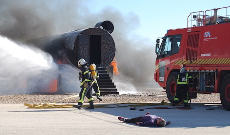 Imagen de archivo de un simulacro de accidente aéreo en el Aeropuerto de Alicante-Elche Imagen de archivo de un simulacro de accidente aéreo en el Aeropuerto de Alicante-Elche