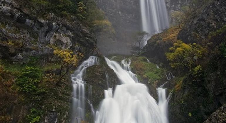 Imagen de los chorros del río Mundo Imagen de los chorros del río Mundo